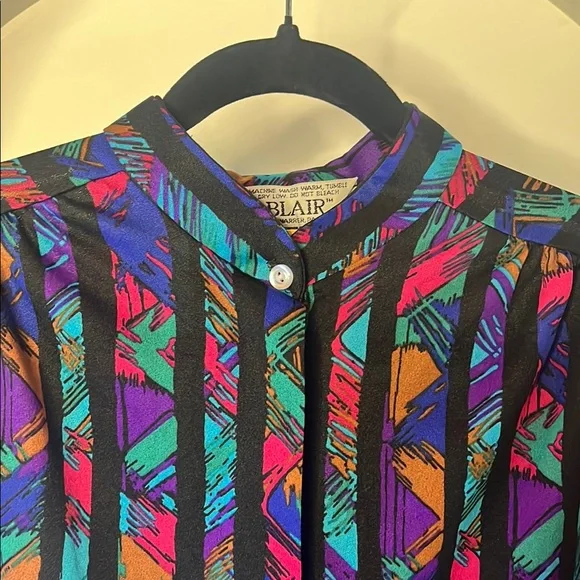 Blair Vibrant Geometric Top - Picture 4 of 4